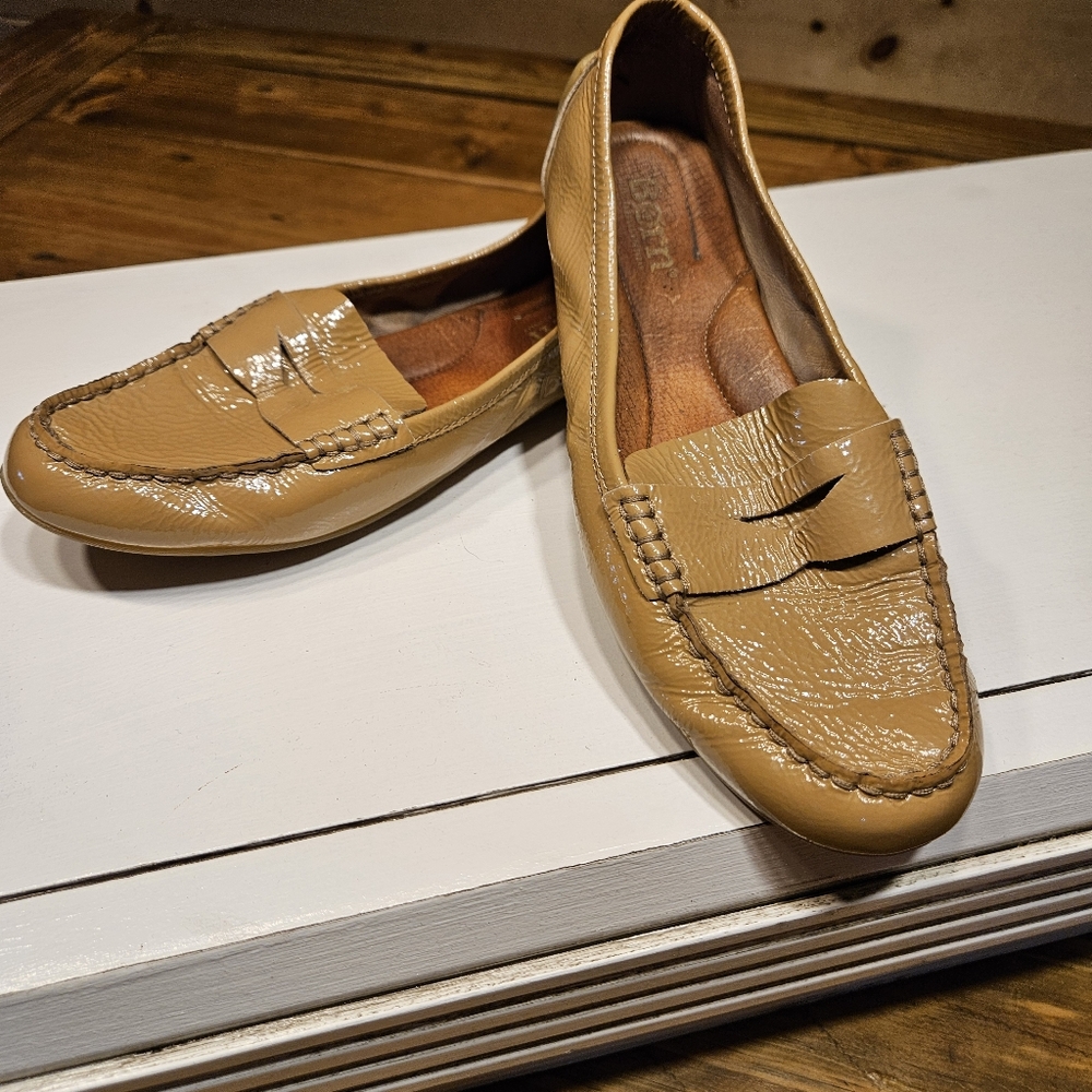 BORN Malena Tan Beige Patent Leather Penny Driving Mocs Shoes Womens 6